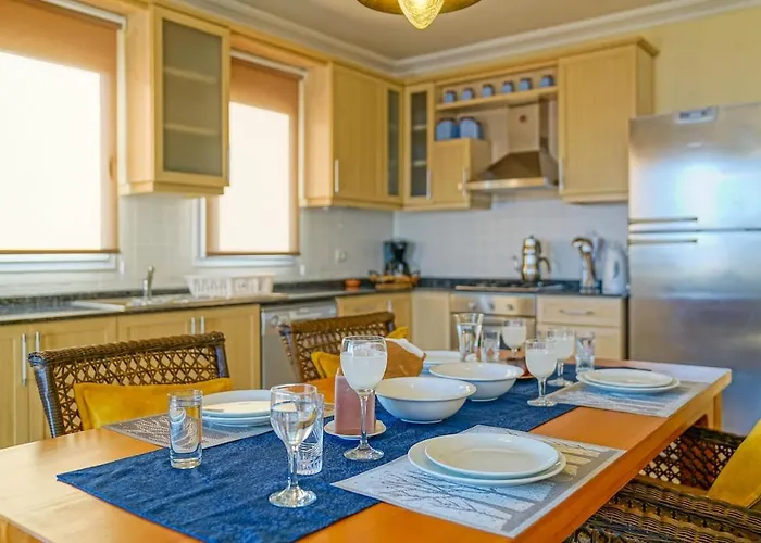 Picus Amazing Sunset View Апартаменти